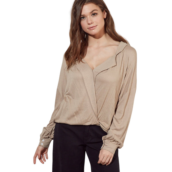 Lightweight Twist-Front Top
