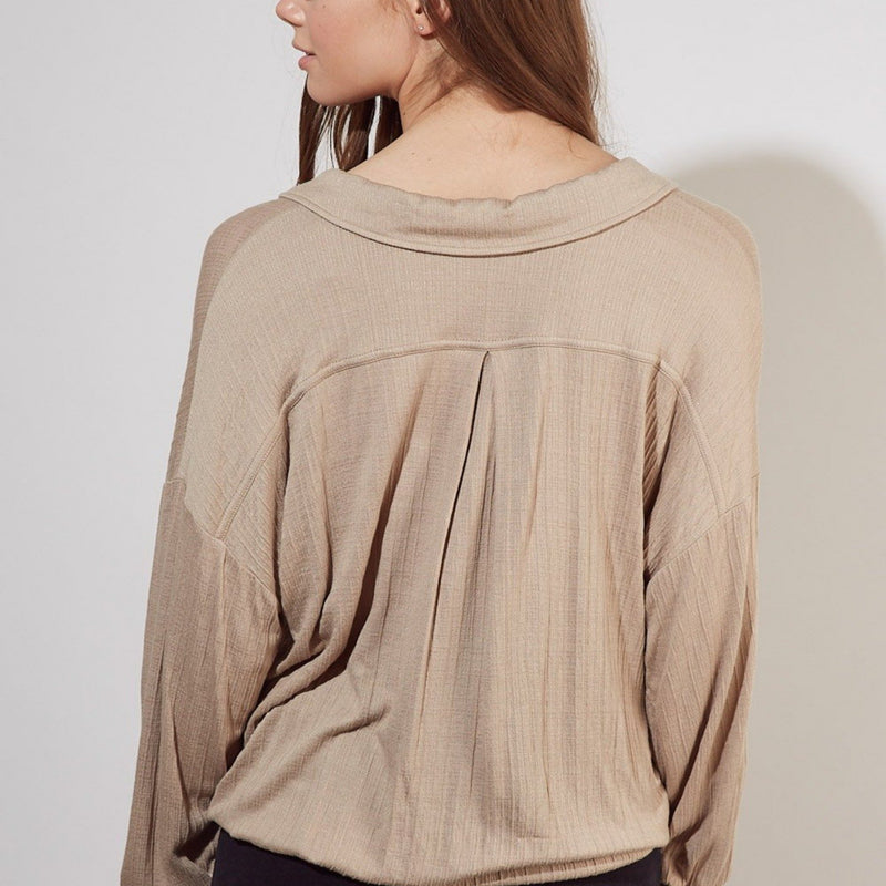 Lightweight Twist-Front Top
