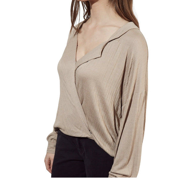 Lightweight Twist-Front Top